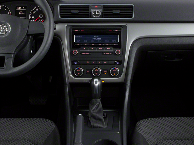 2012 Volkswagen Passat SE w/Sunroof & Nav