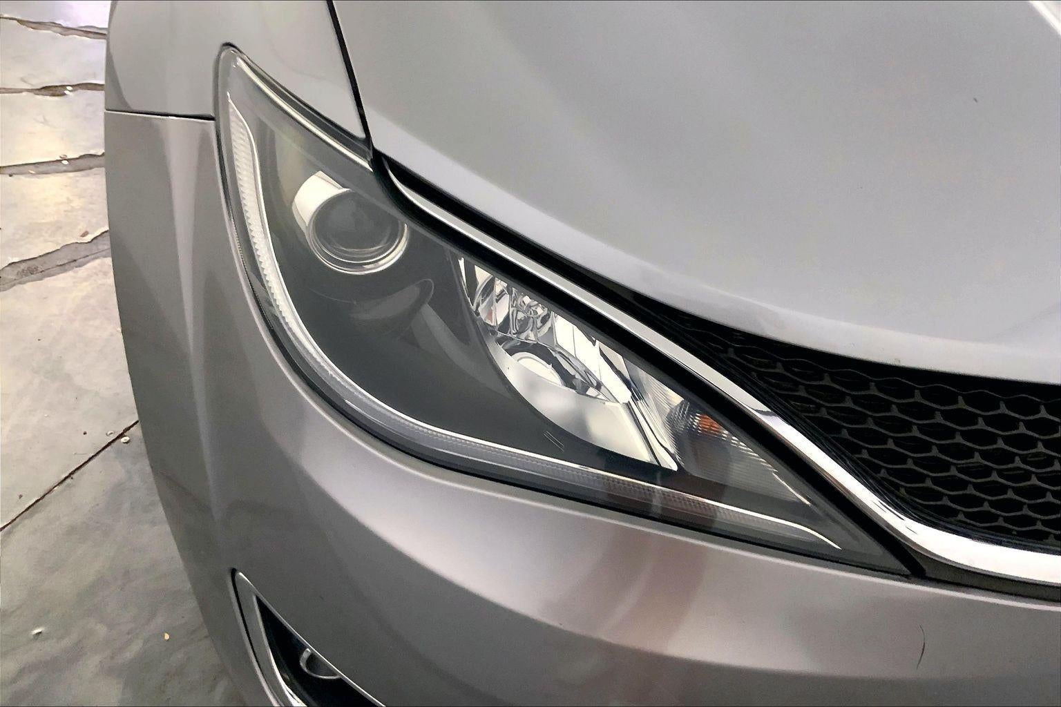 2020 Chrysler Pacifica Touring L