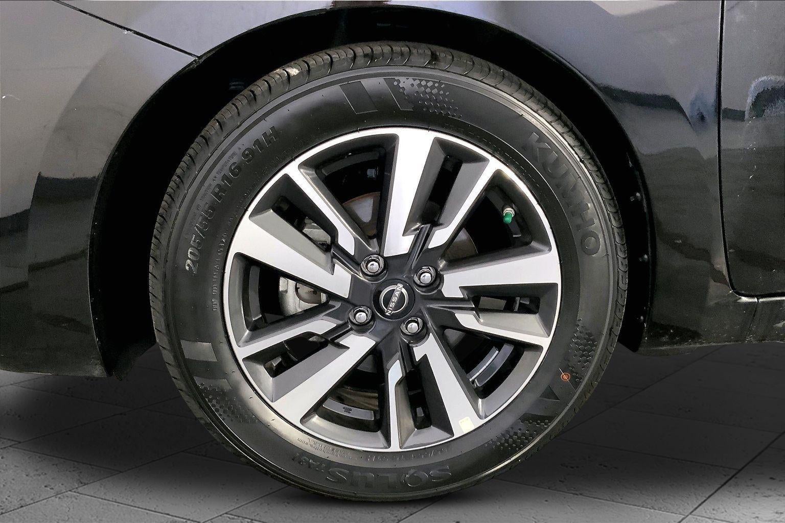 2025 Nissan Versa SV