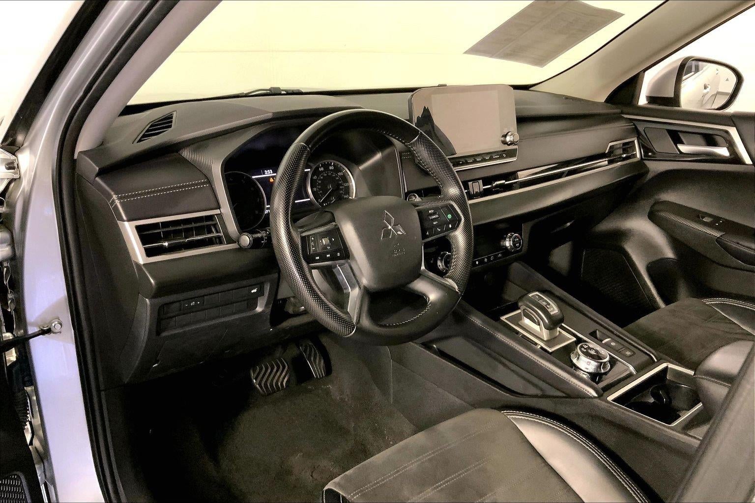 2024 Mitsubishi Outlander SE Black Edition