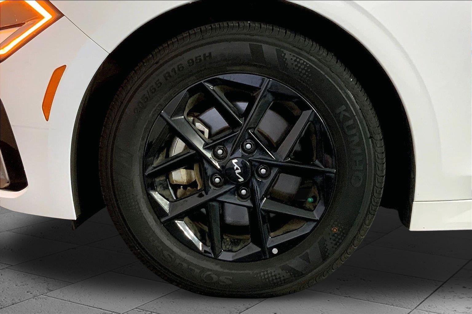 2025 Kia K5 LXS