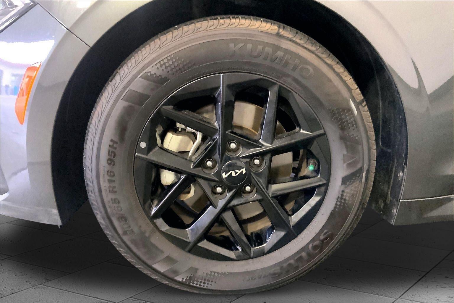 2025 Kia K5 LXS