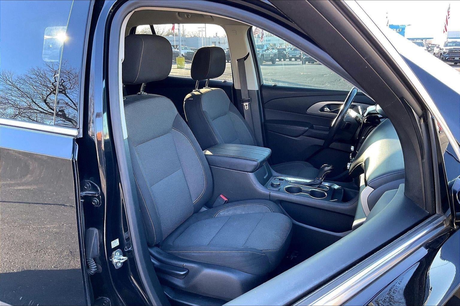 2020 Chevrolet Traverse LT Cloth