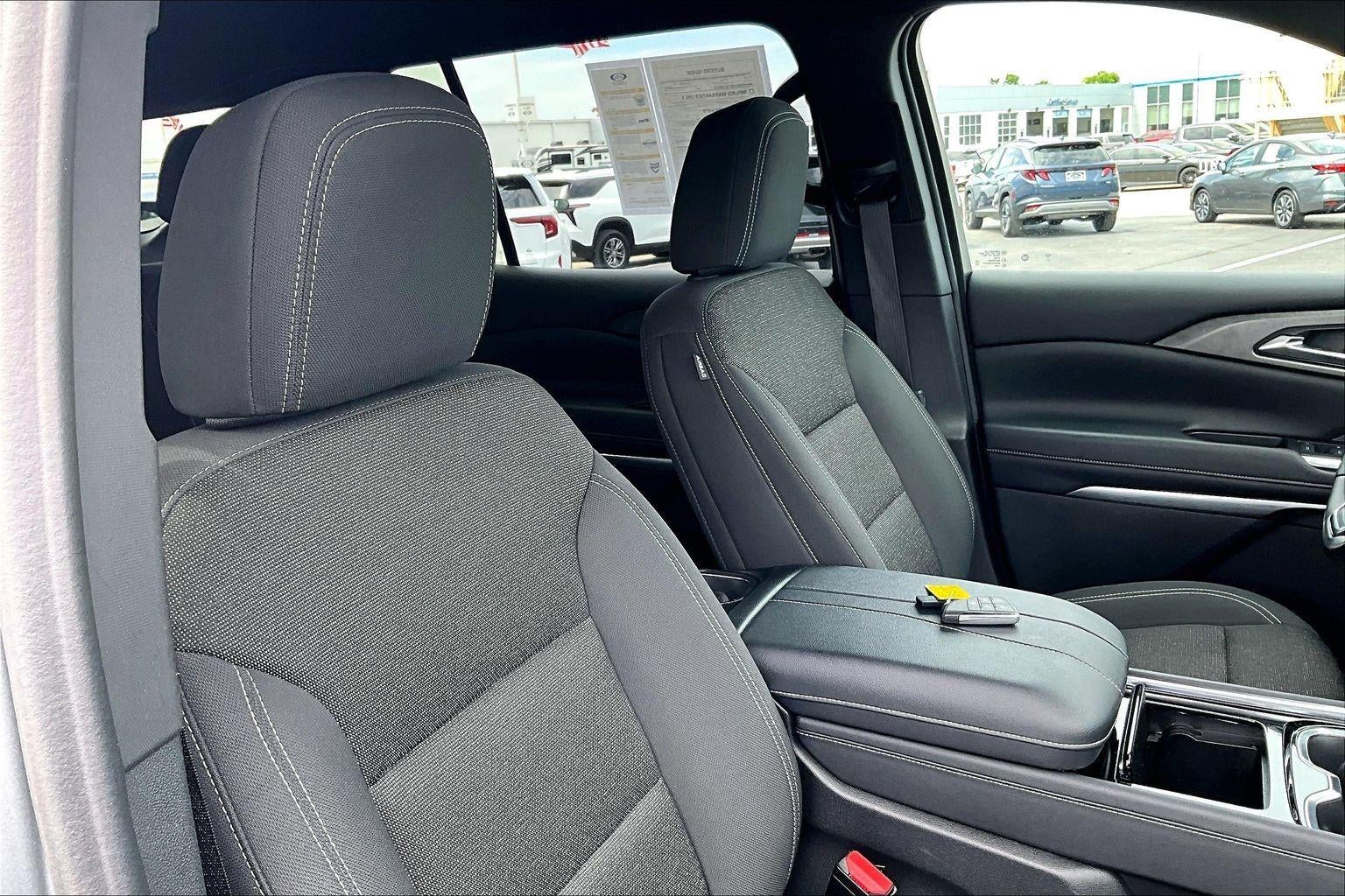 2024 Chevrolet Traverse LT