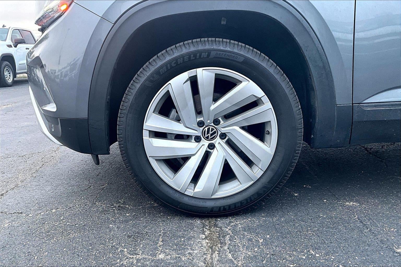 Used 2022 Volkswagen Atlas Cross Sport SE w/Tech with VIN 1V2KC2CA5NC200392 for sale in Kansas City