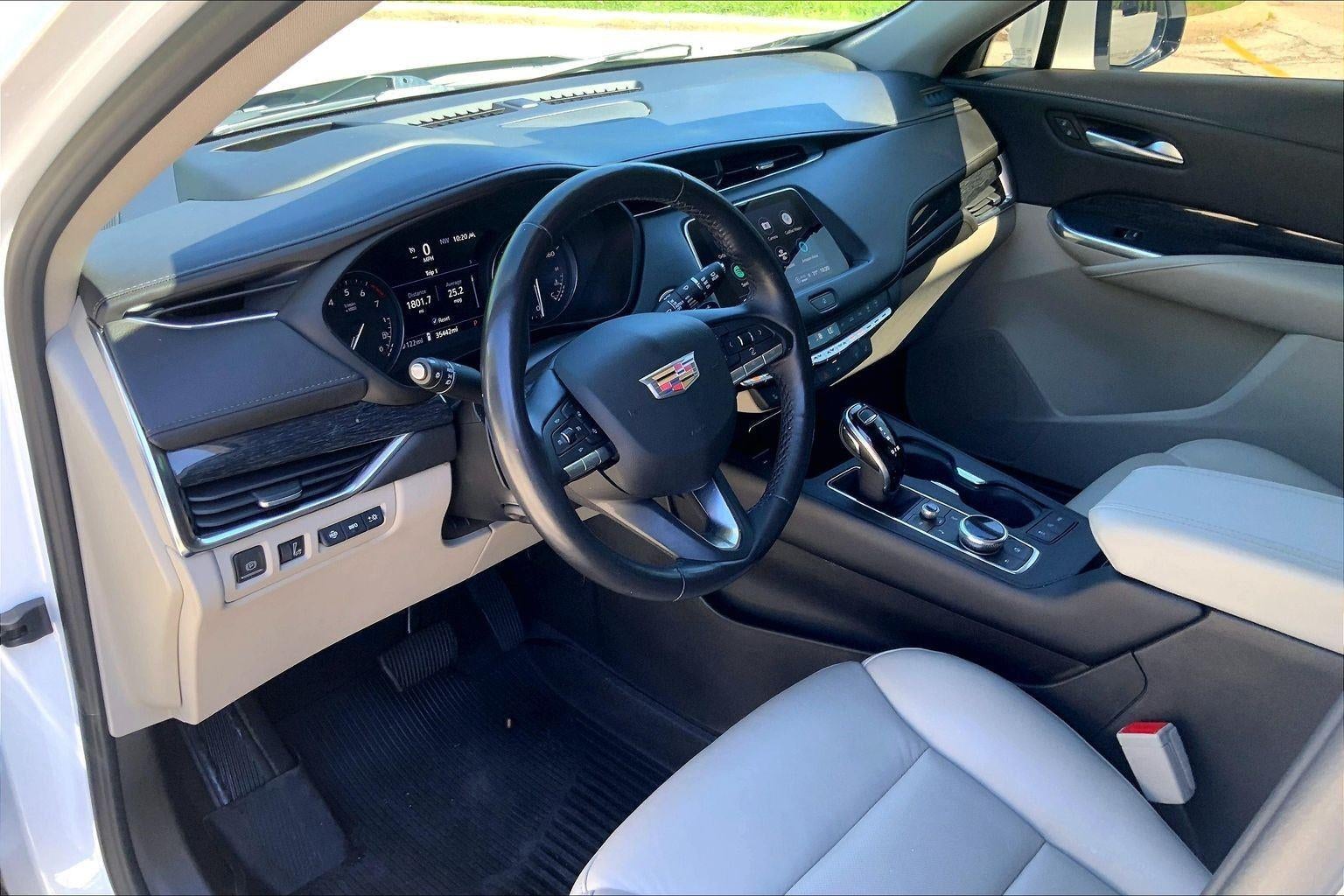2023 Cadillac XT4 Premium Luxury