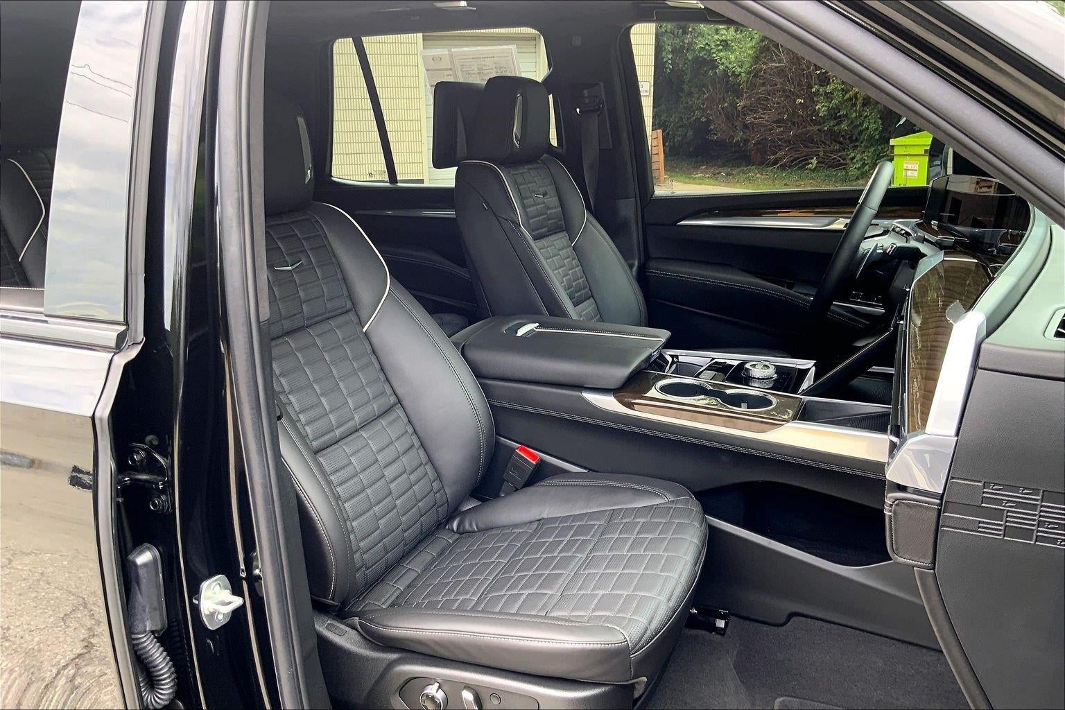 2025 Cadillac Escalade Sport Platinum
