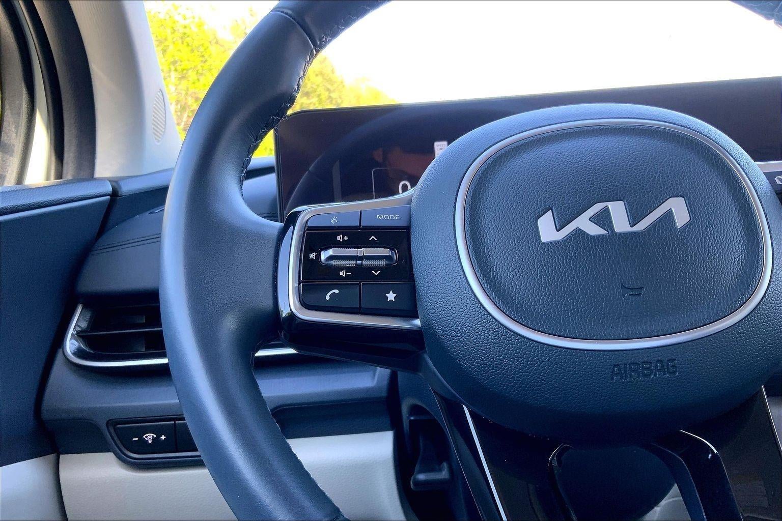2025 Kia Carnival SX