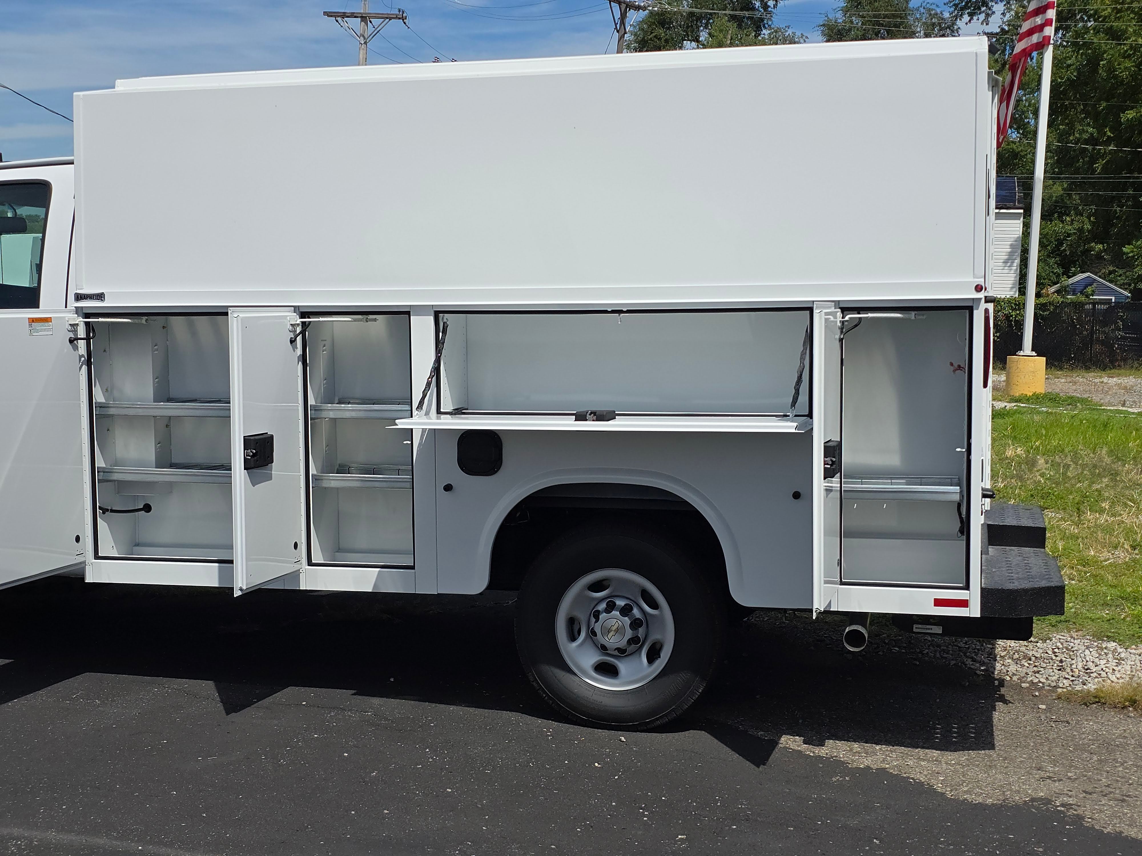 2025 Chevrolet Express Cutaway 3500 1WT