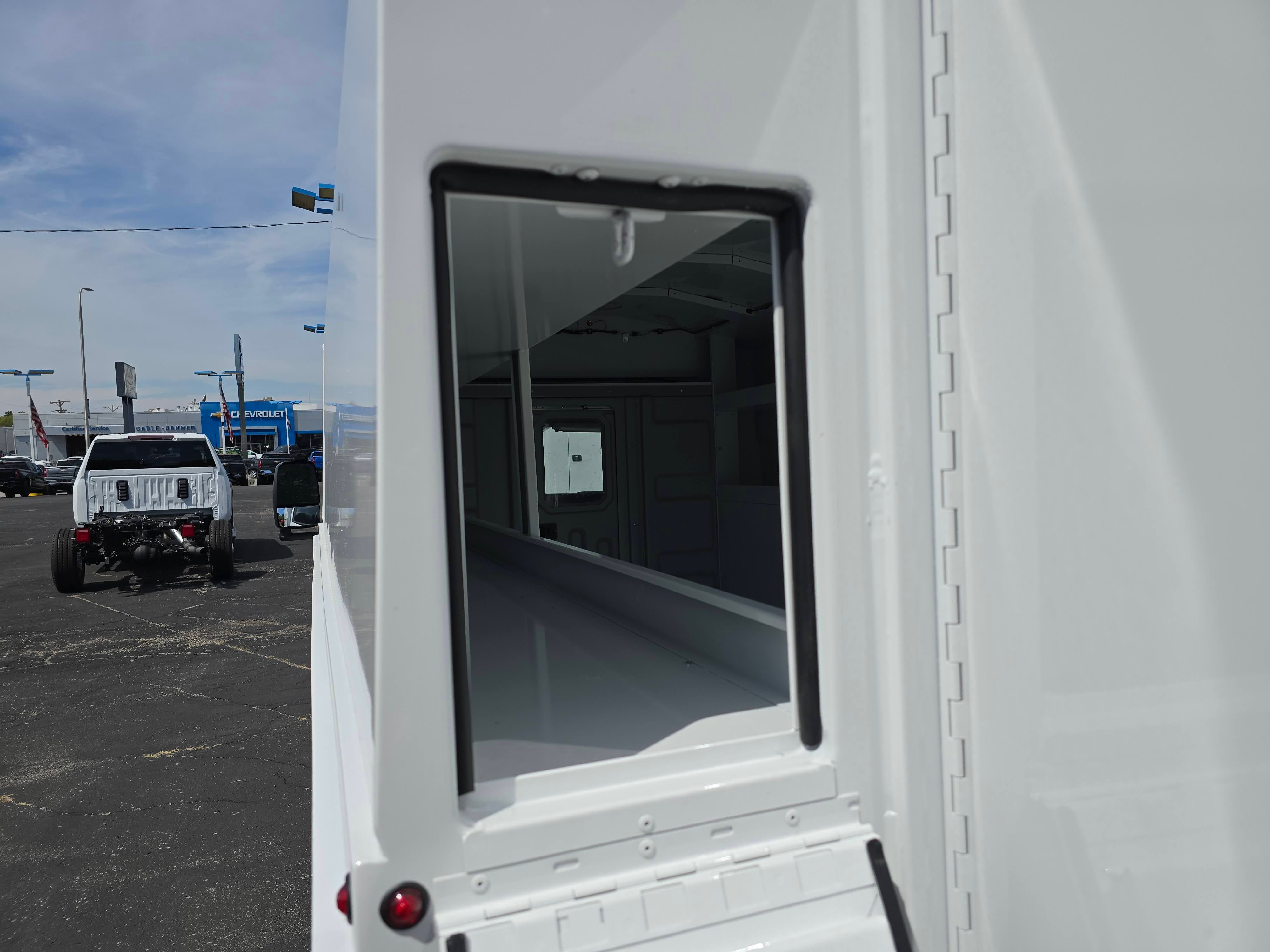2025 Chevrolet Express Cutaway 3500 1WT
