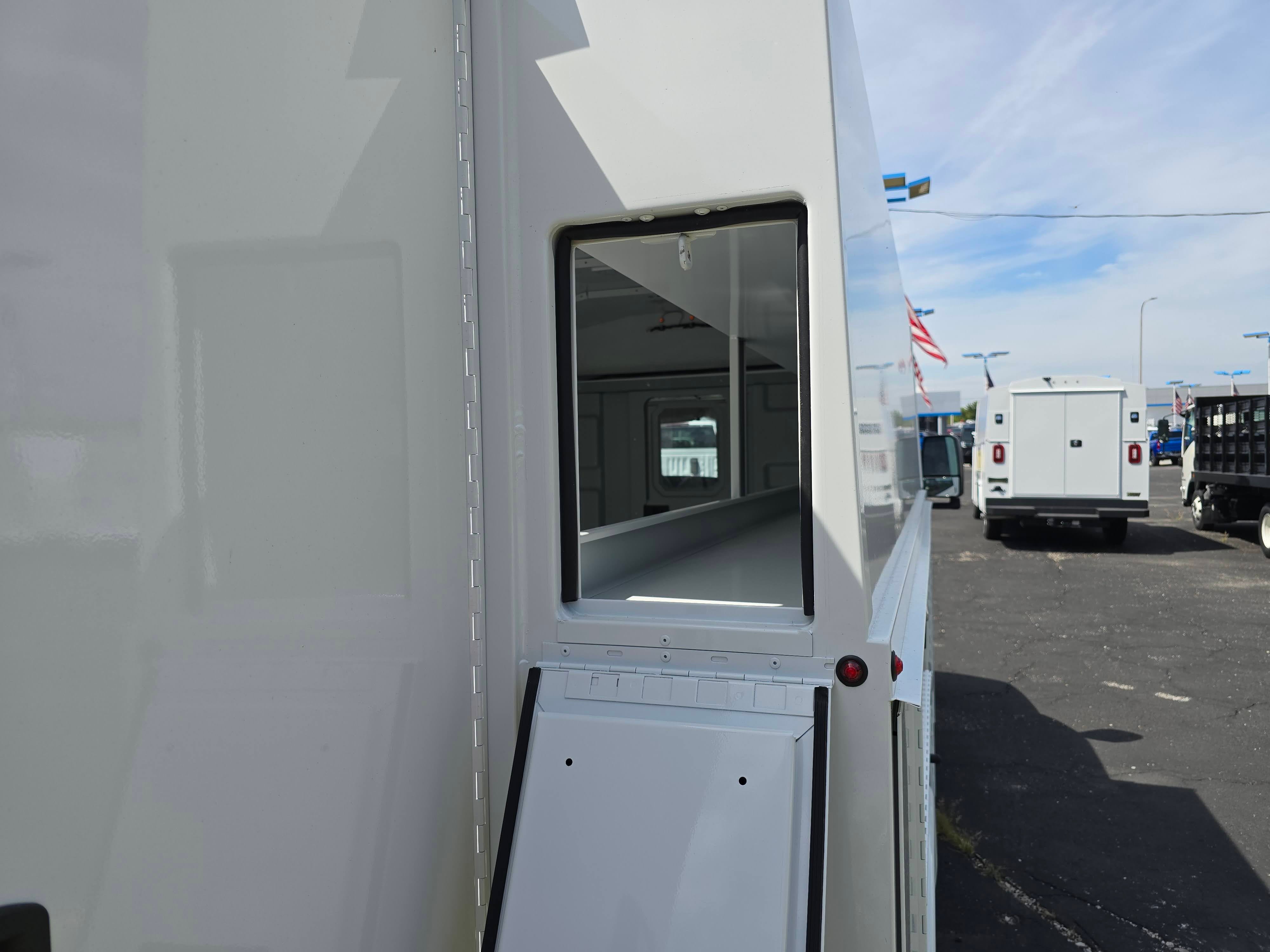 2025 Chevrolet Express Cutaway 3500 1WT