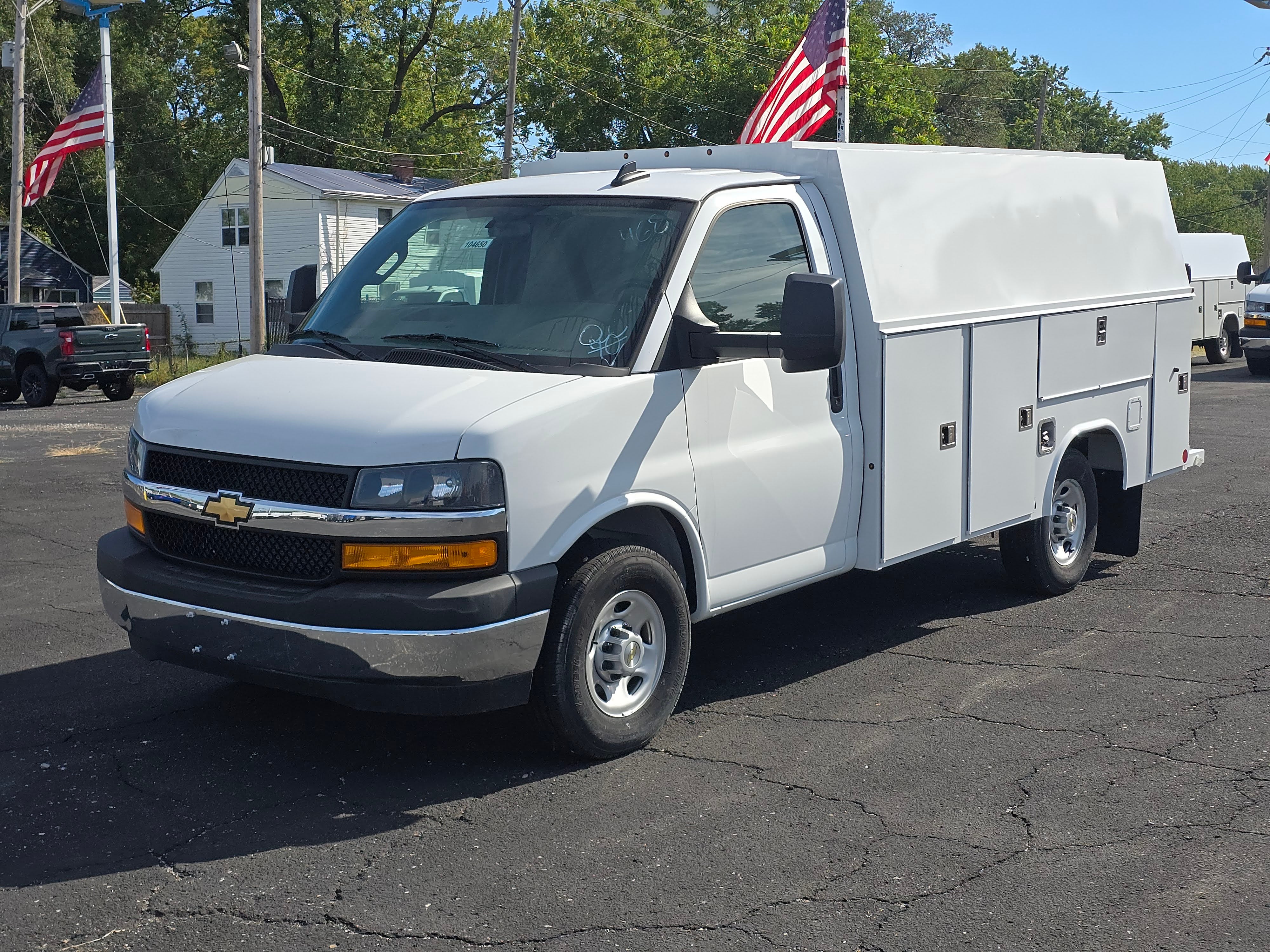 2025 Chevrolet Express Cutaway 3500 1WT