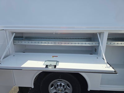 2025 Chevrolet Express Cutaway 3500 1WT