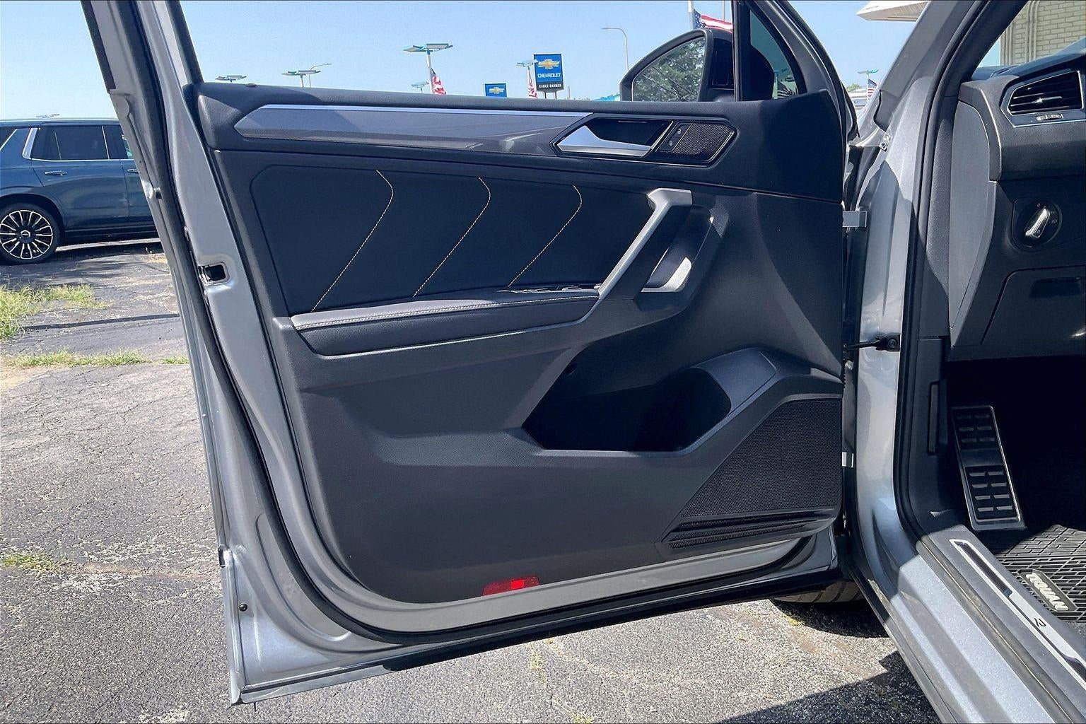 2023 Volkswagen Tiguan SE R-Line Black