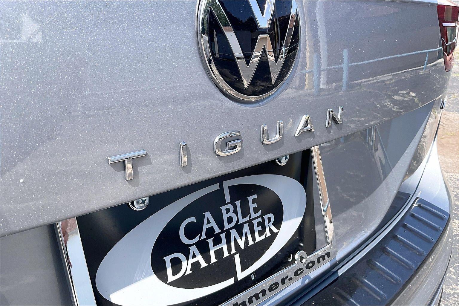 2023 Volkswagen Tiguan SE R-Line Black