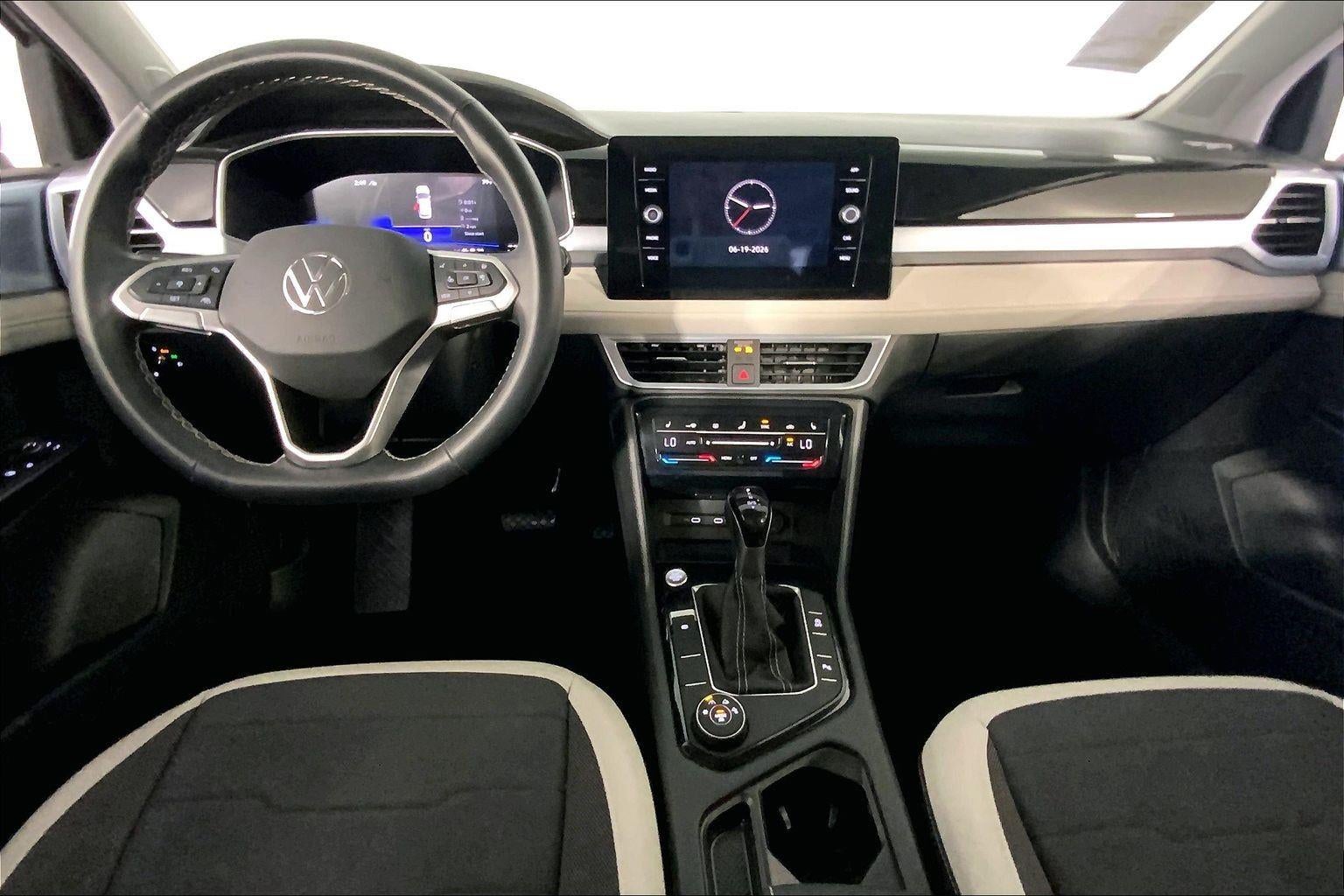 2025 Volkswagen Taos SE