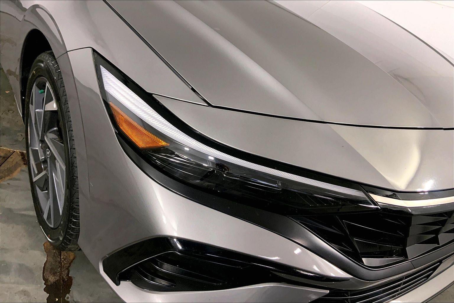 2025 Hyundai Elantra Hybrid Limited
