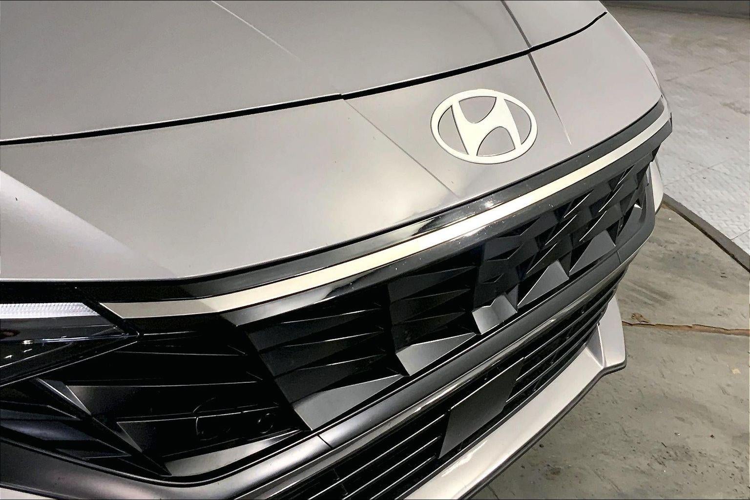 2025 Hyundai Elantra Hybrid Limited
