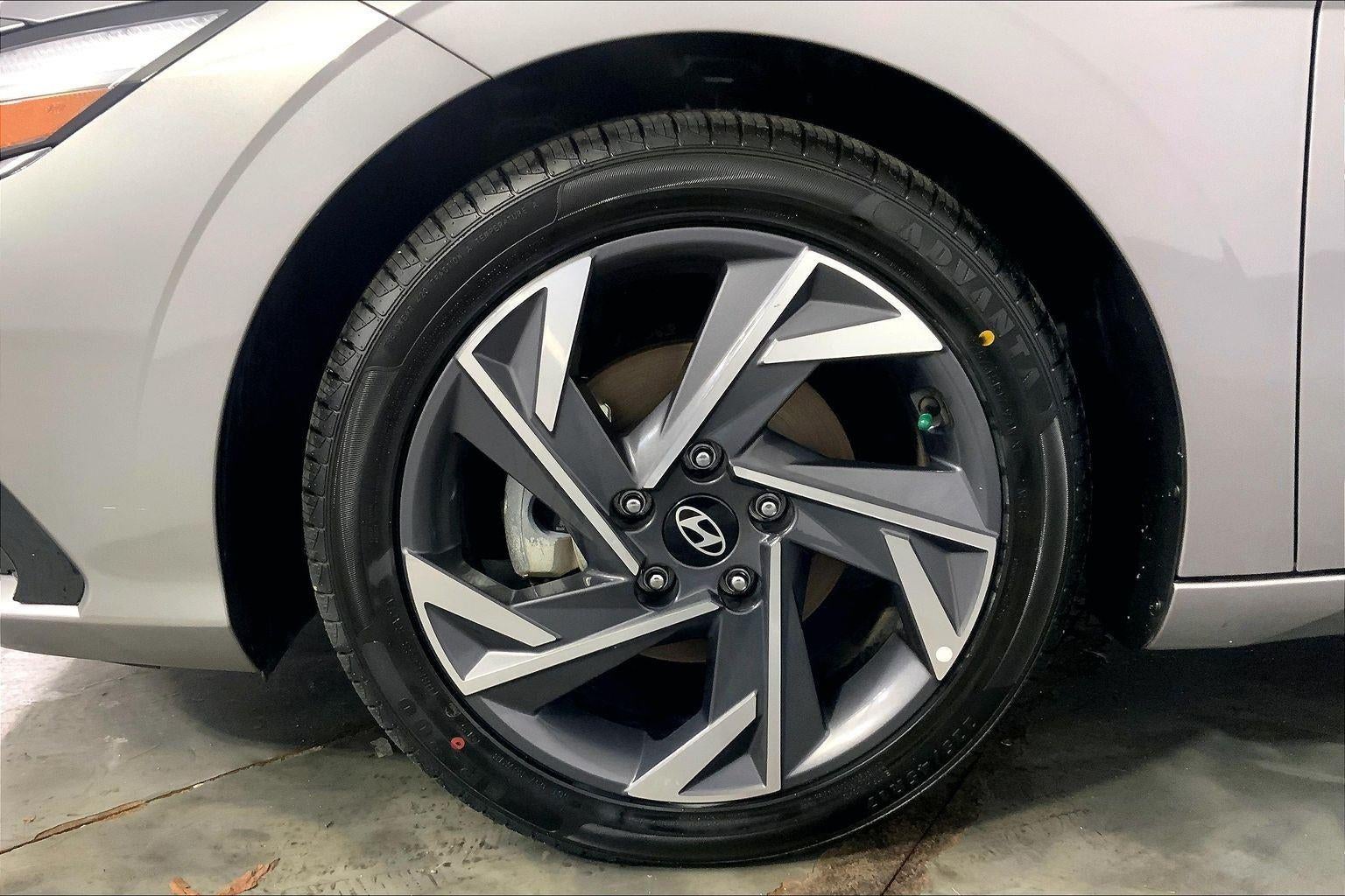 2025 Hyundai Elantra Hybrid Limited