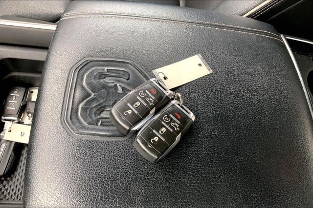 2020 RAM 1500 Laramie Crew Cab 4x4 5'7' Box