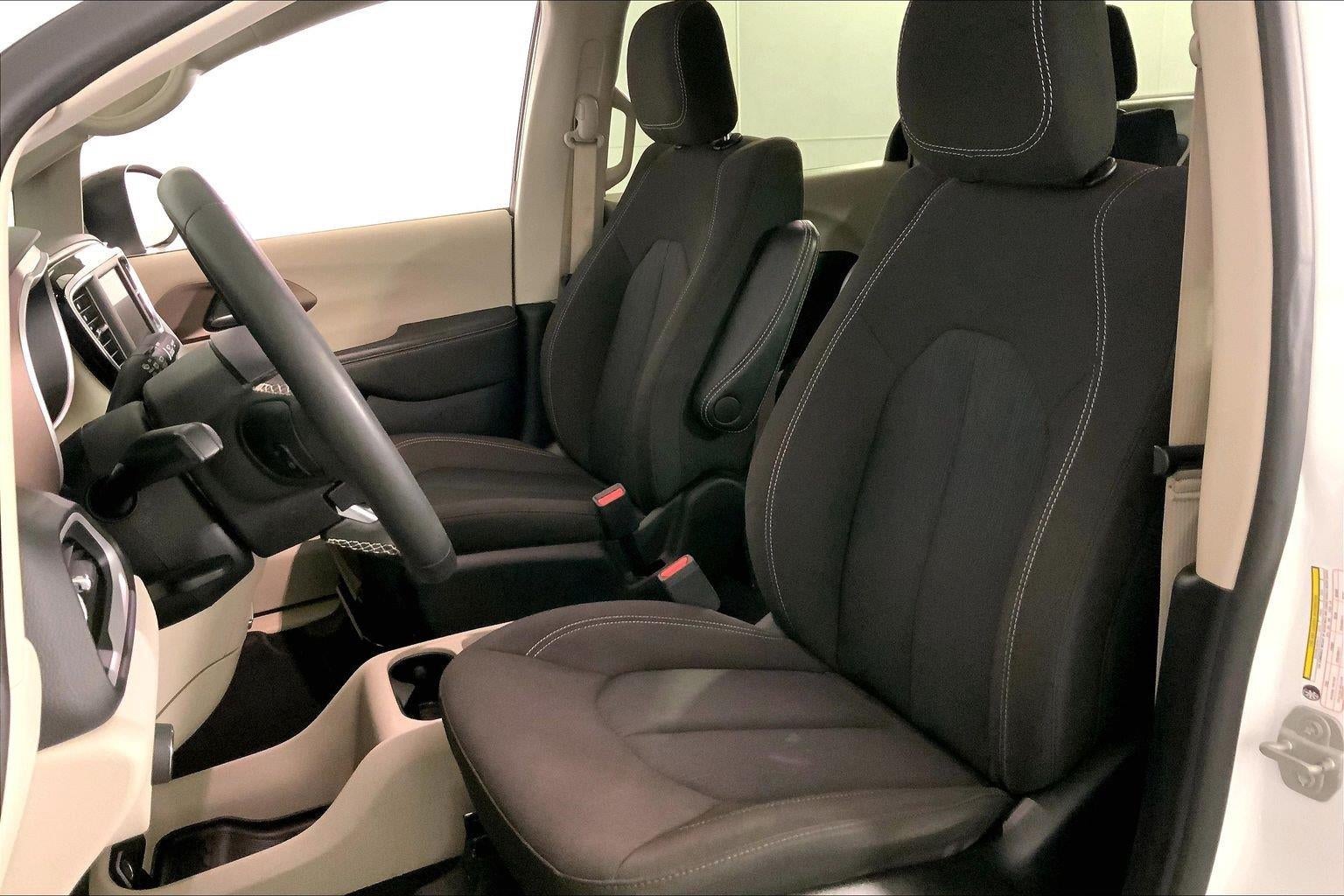 2024 Chrysler Voyager LX