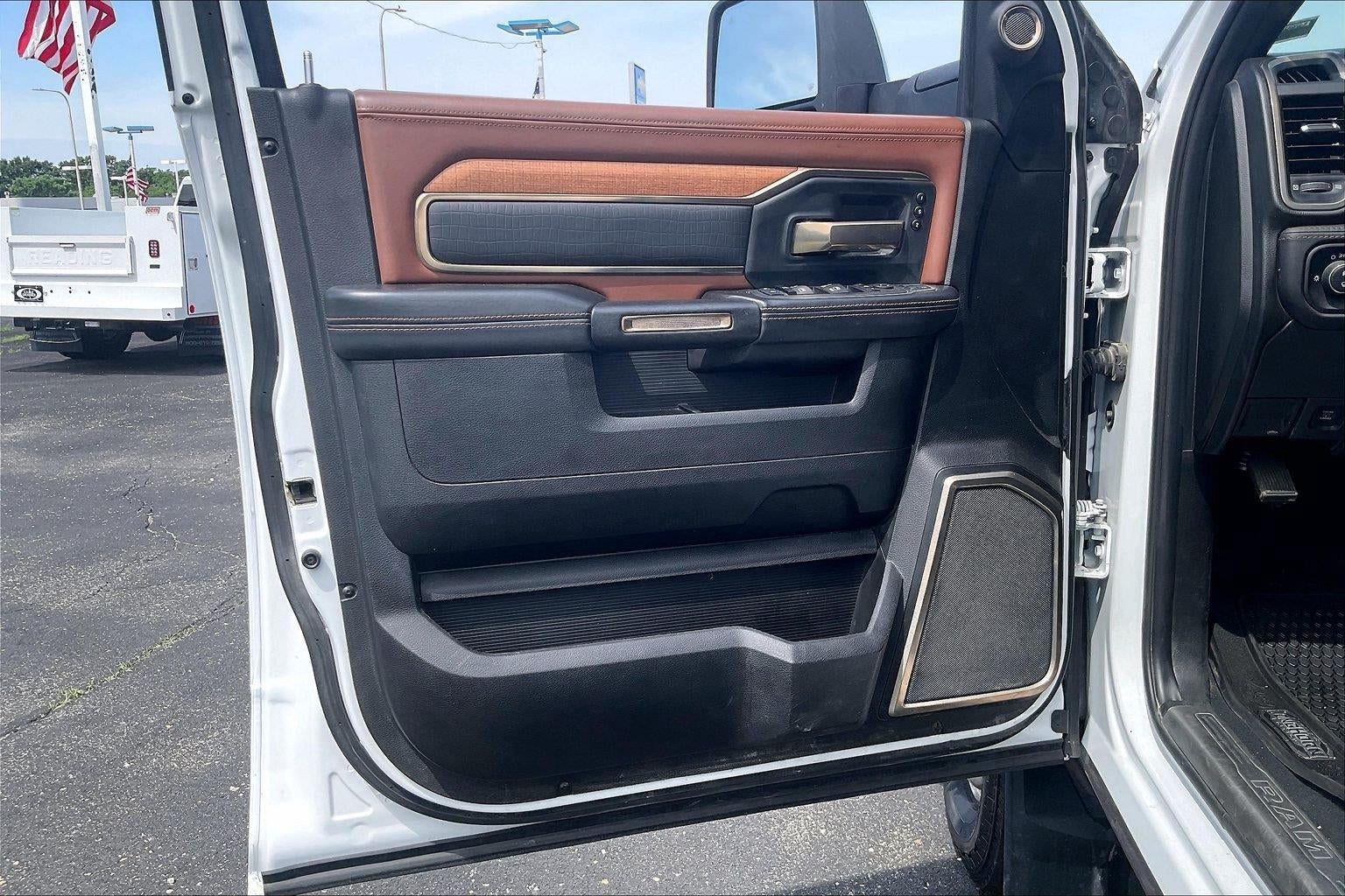 2023 RAM 3500 Limited Longhorn Crew Cab 4x4 8' Box