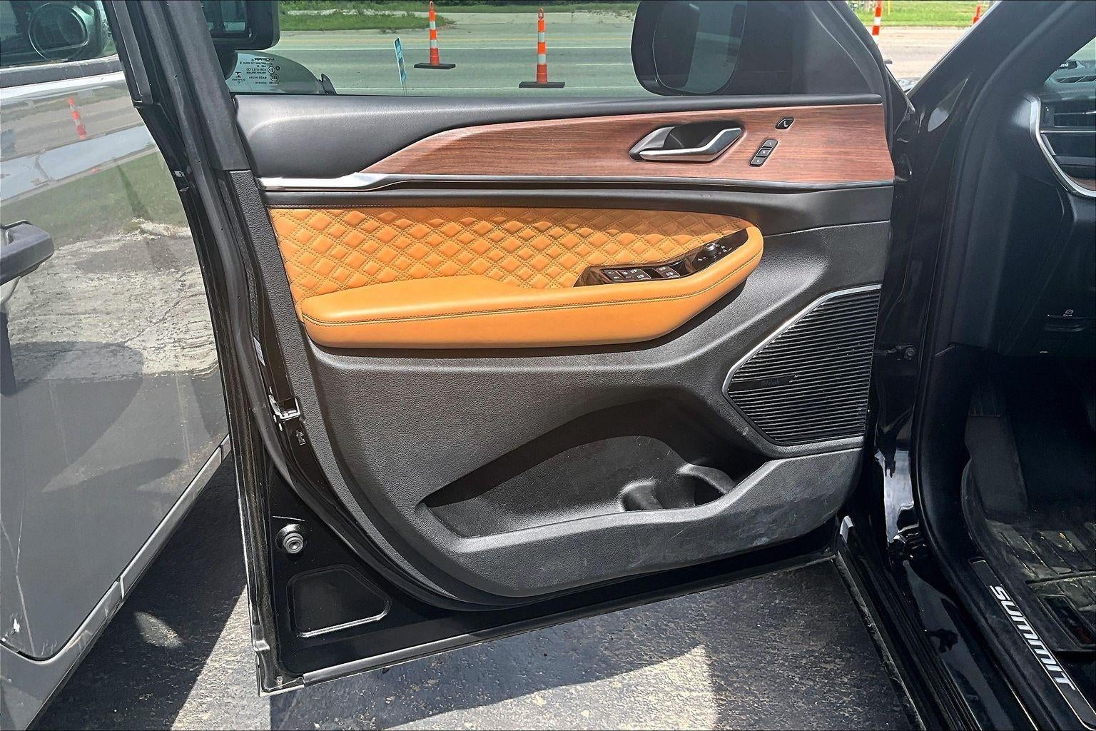 2022 Jeep Grand Cherokee Summit