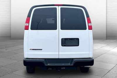2025 Chevrolet Express Passenger 1LS