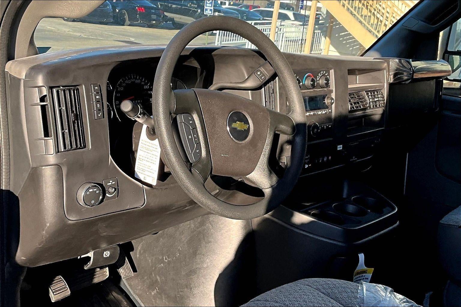 2025 Chevrolet Express Cutaway 3500 1WT