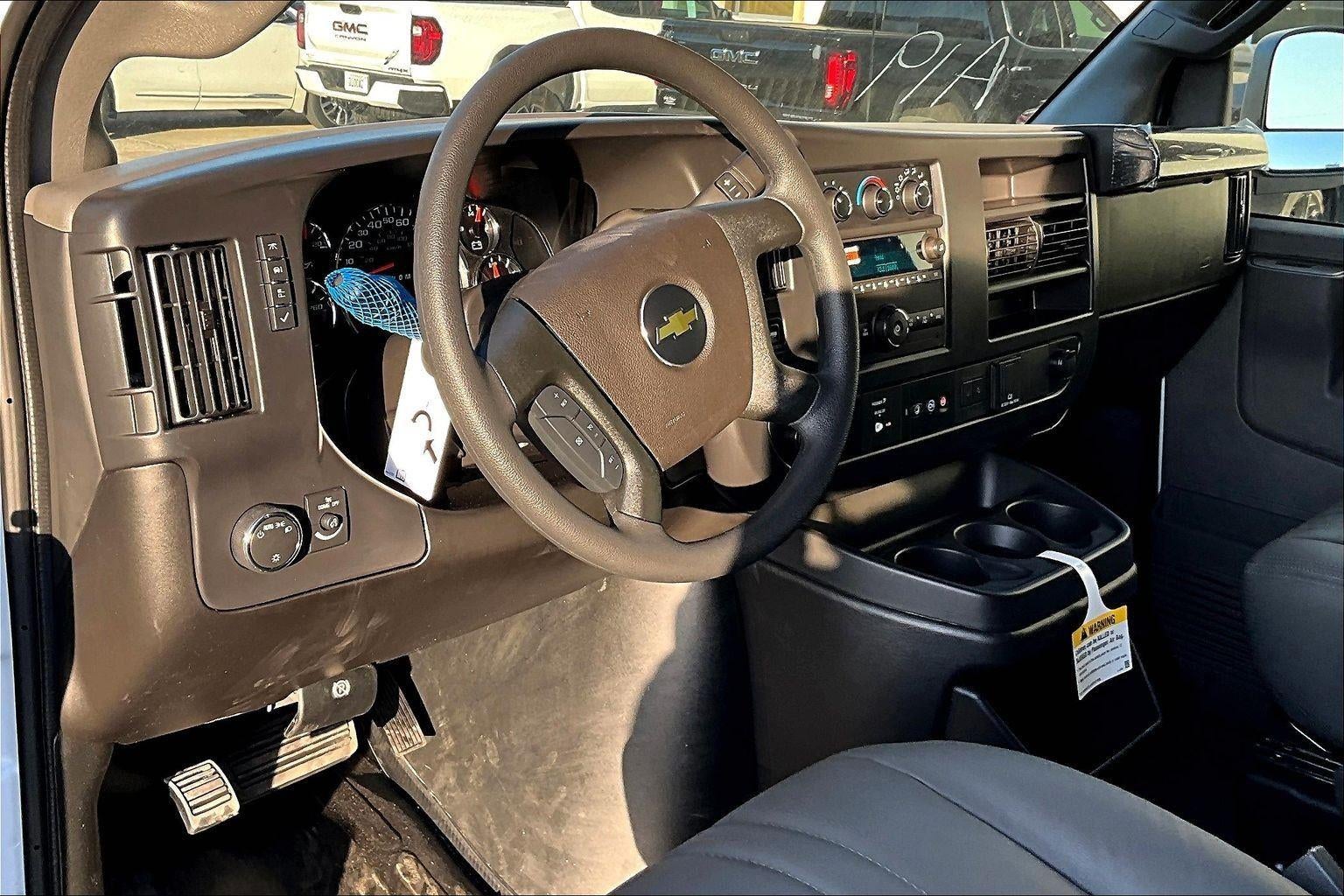 2025 Chevrolet Express Cargo WT