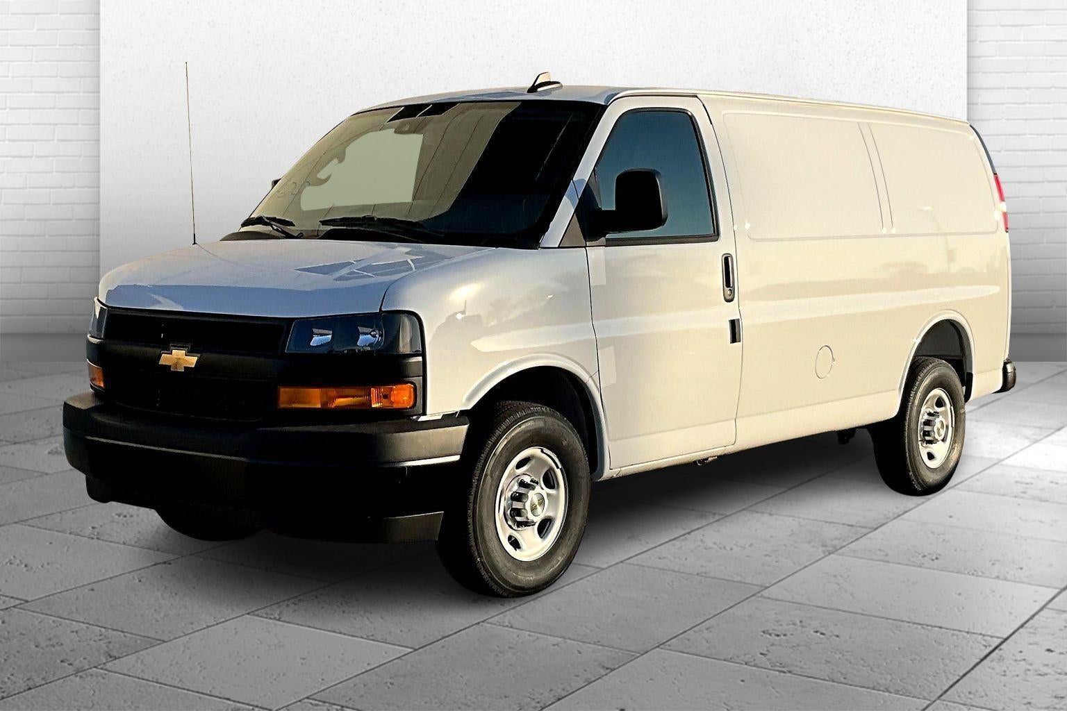 2025 Chevrolet Express Cargo WT