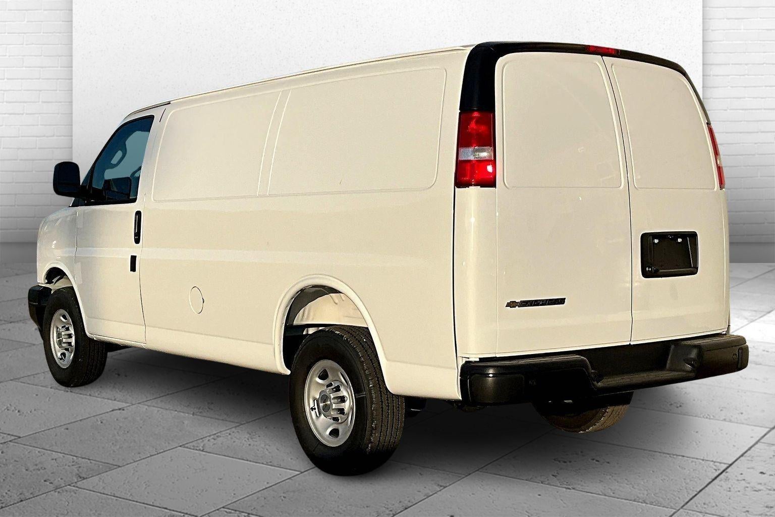 2025 Chevrolet Express Cargo WT