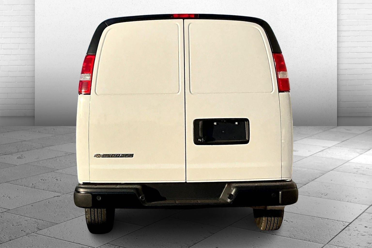 2025 Chevrolet Express Cargo WT