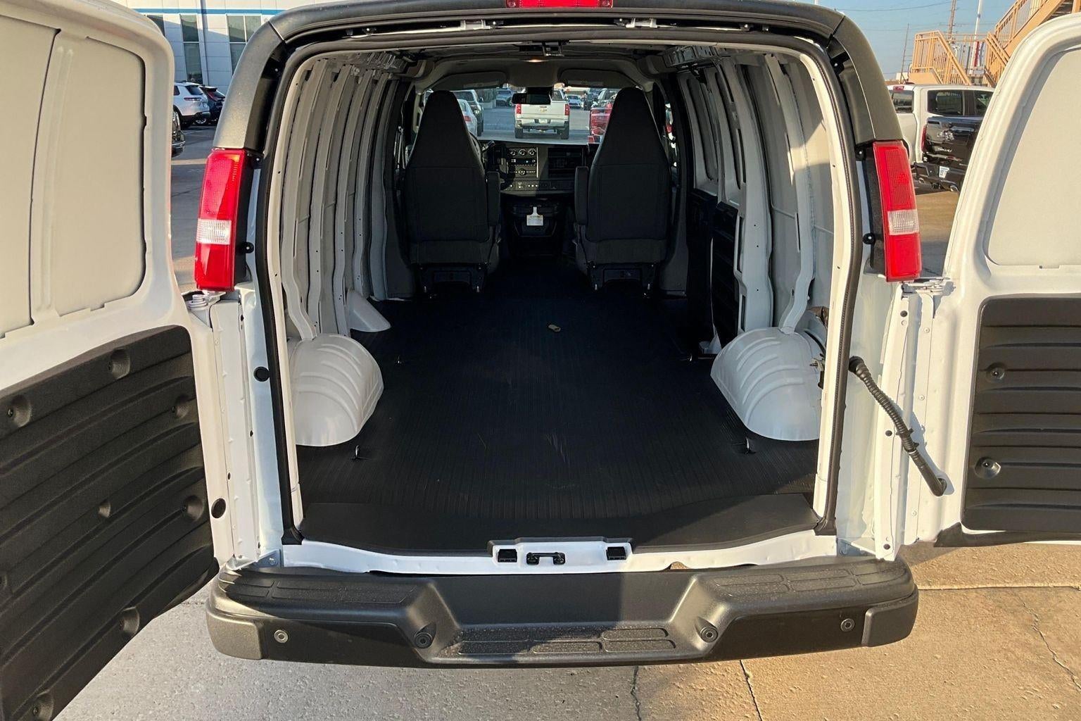 2025 Chevrolet Express Cargo WT