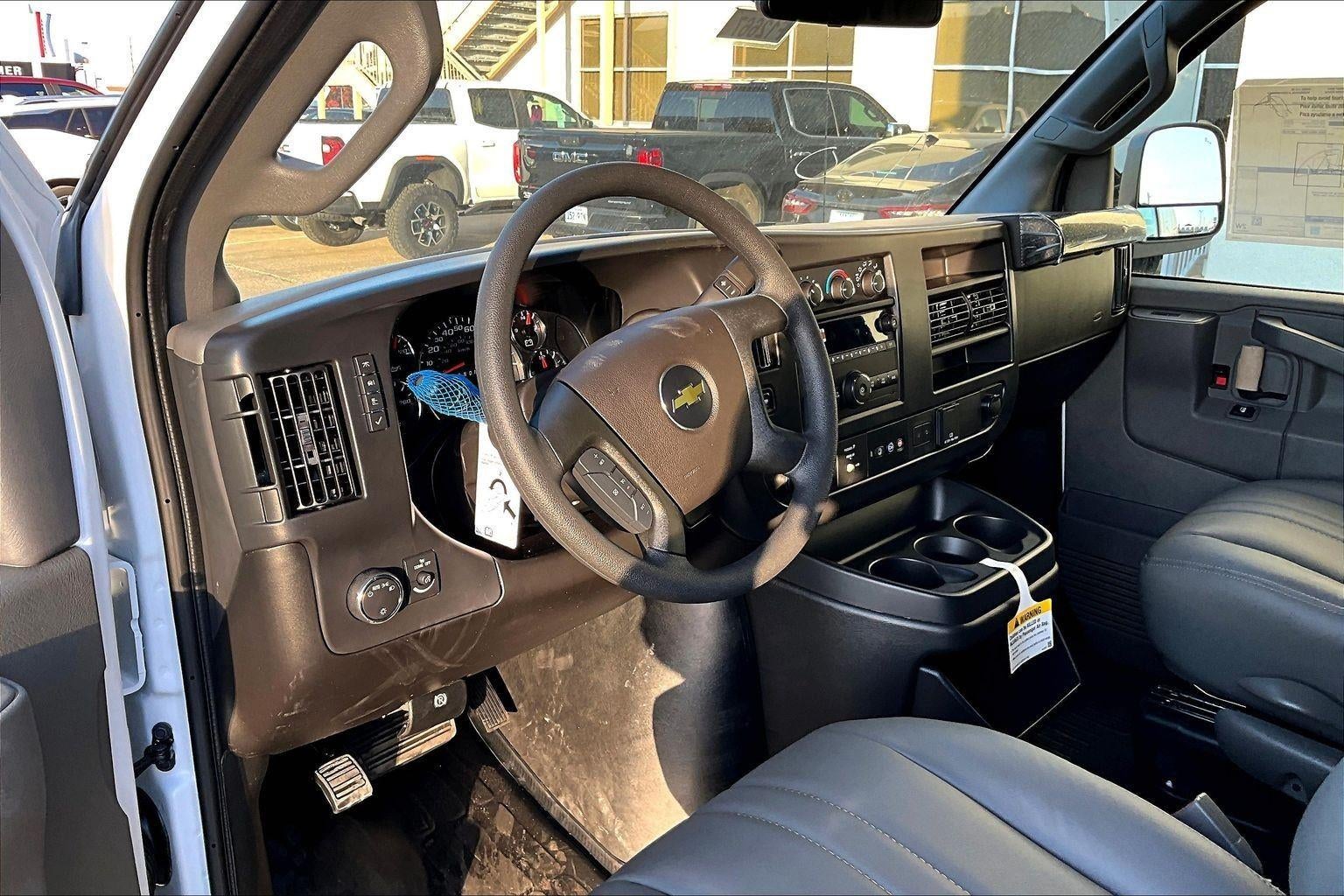 2025 Chevrolet Express Cargo WT