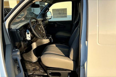 2025 Chevrolet Express Cargo WT