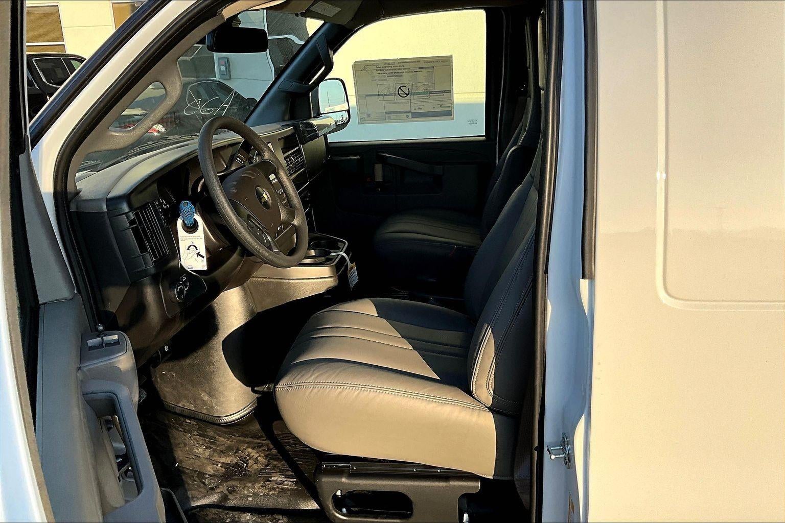 2025 Chevrolet Express Cargo WT