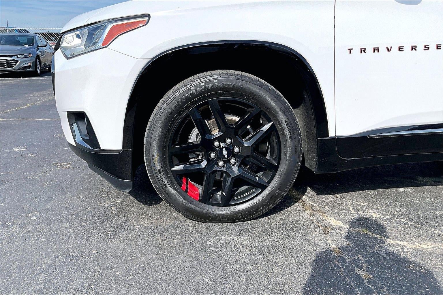 Used 2019 Chevrolet Traverse Premier with VIN 1GNEVKKW5KJ242033 for sale in Kansas City