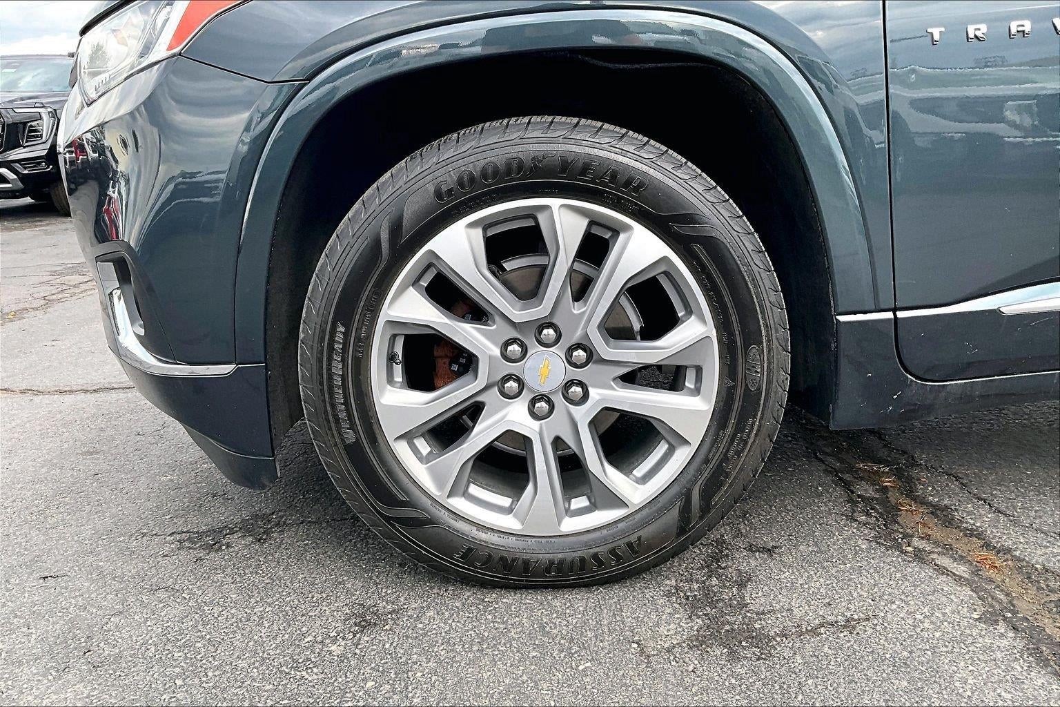 Used 2021 Chevrolet Traverse Premier with VIN 1GNEVKKW8MJ122603 for sale in Kansas City