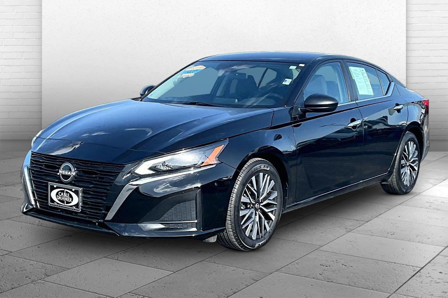 2025 Nissan Altima SV - Photo 13
