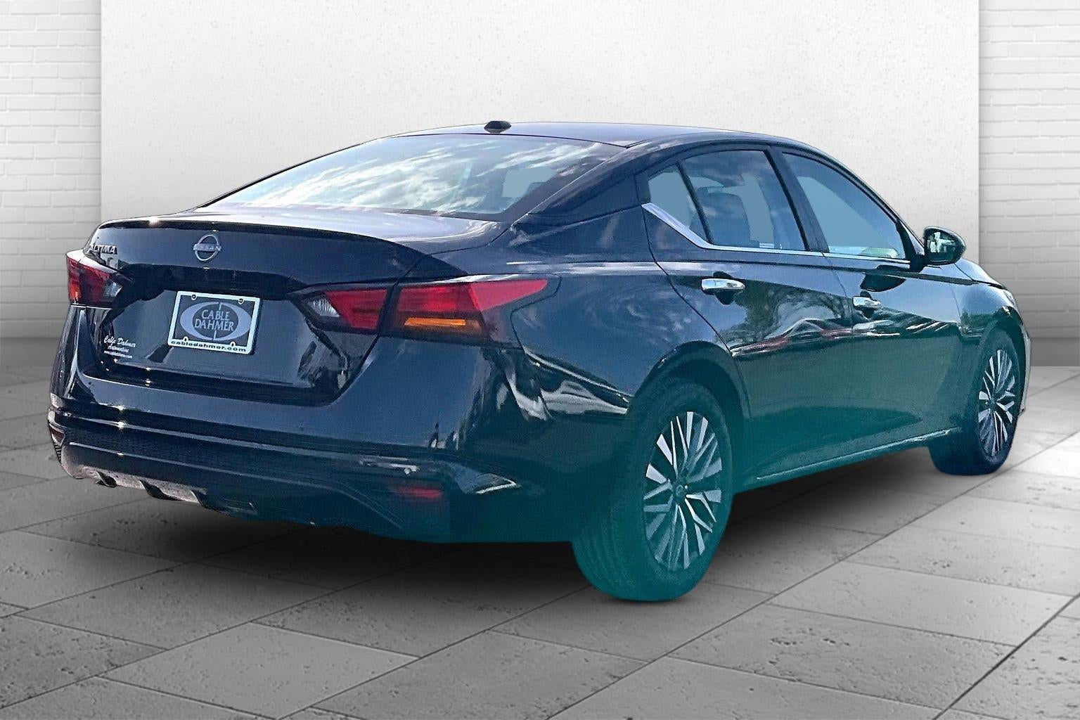 2025 Nissan Altima SV - Photo 14