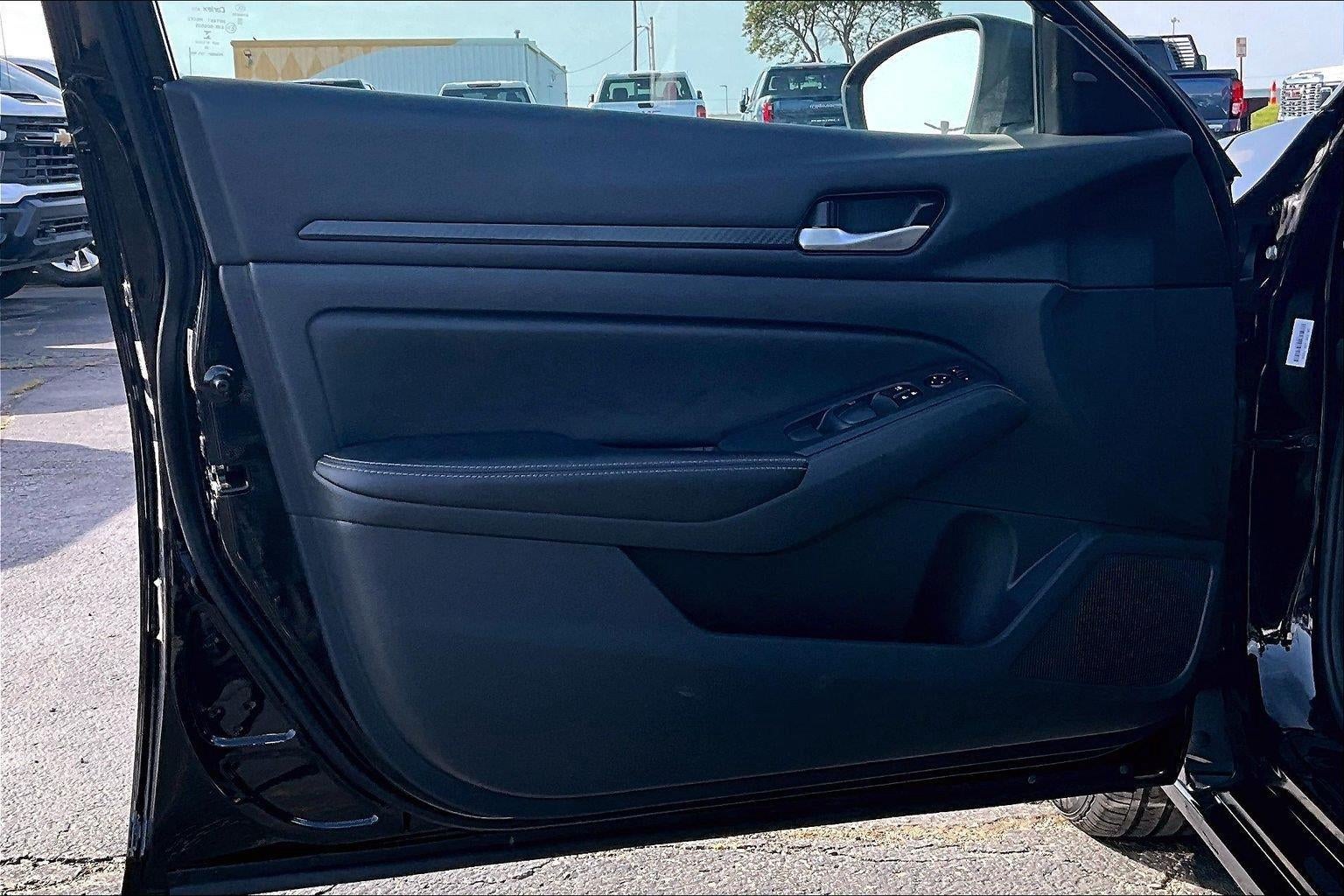 2025 Nissan Altima SV - Photo 25