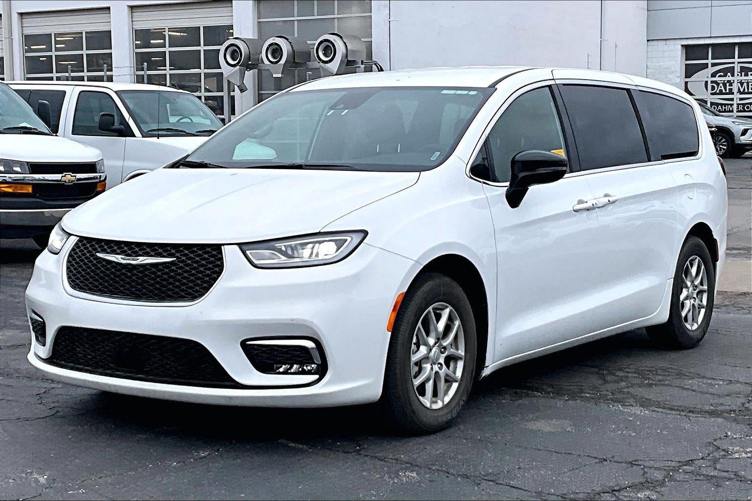 2026 Chrysler Pacifica Select