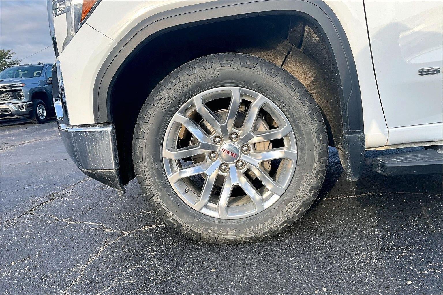 Used 2021 GMC Sierra 1500 SLT with VIN 3GTU9DEL1MG142442 for sale in Kansas City