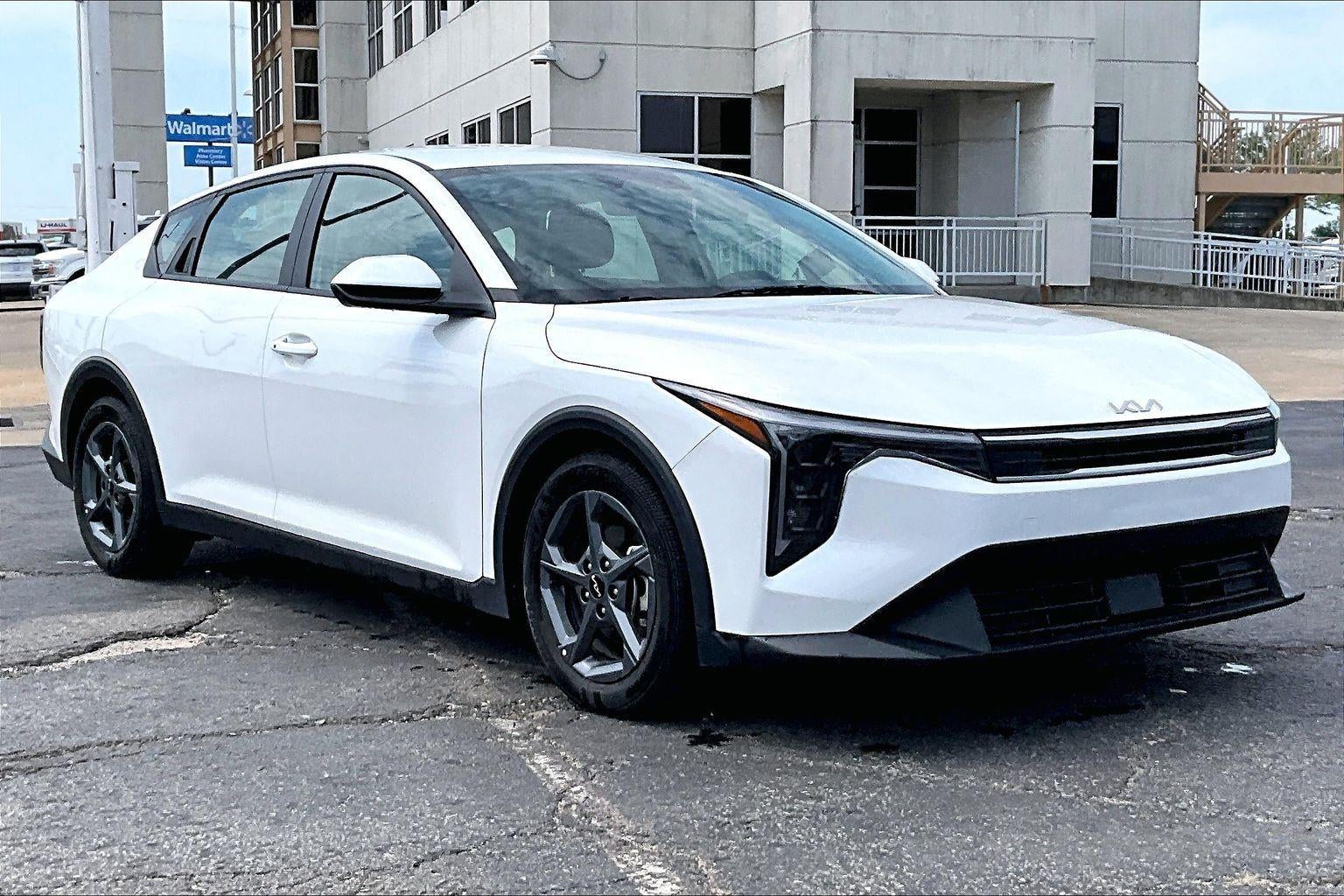 2025 Kia K4 LXS AT's photo