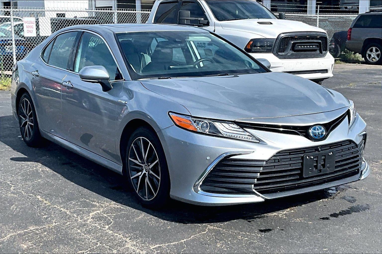 2021 Toyota Camry XLE Hybrid's photo