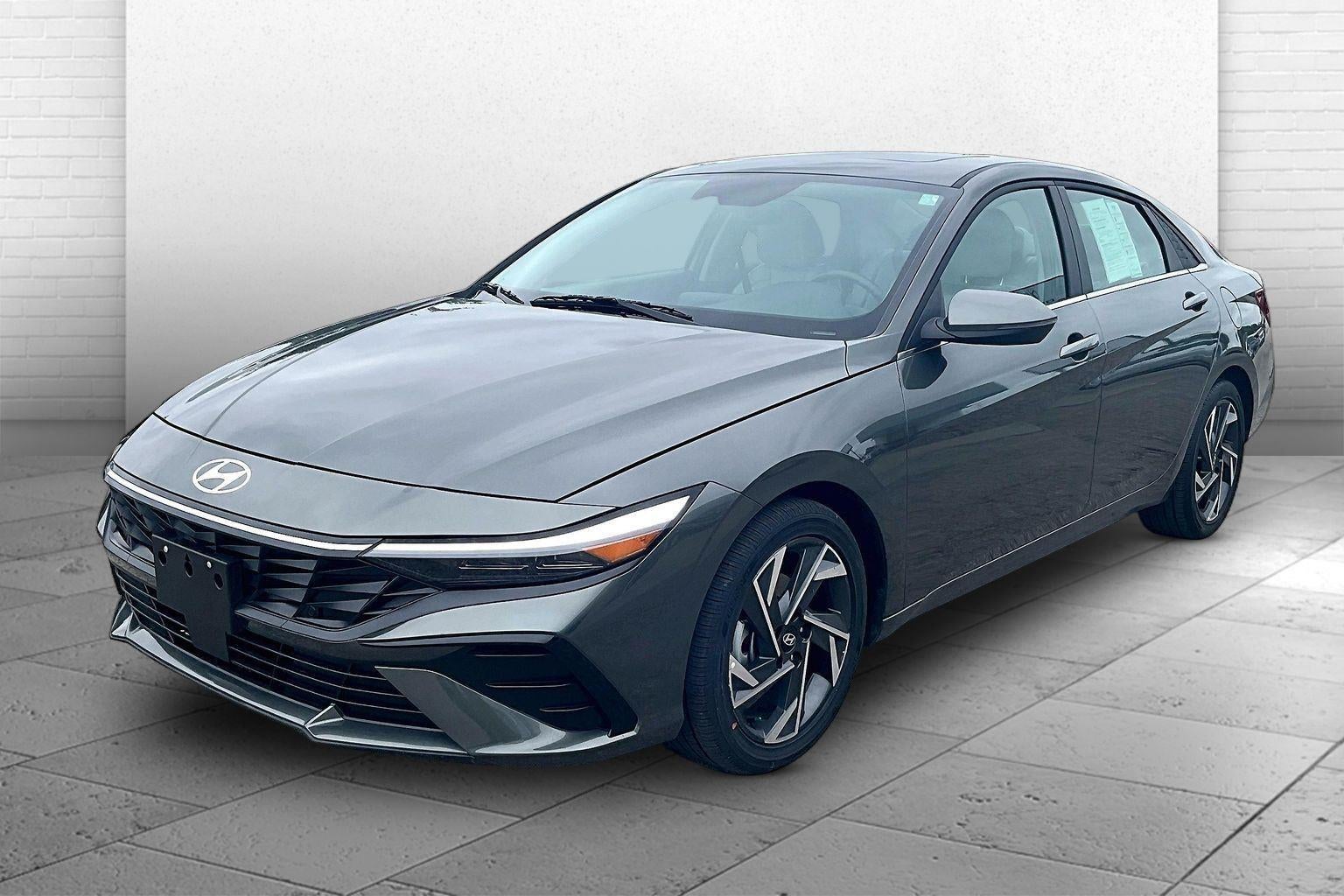 2025 Hyundai Elantra Limited - Photo 12