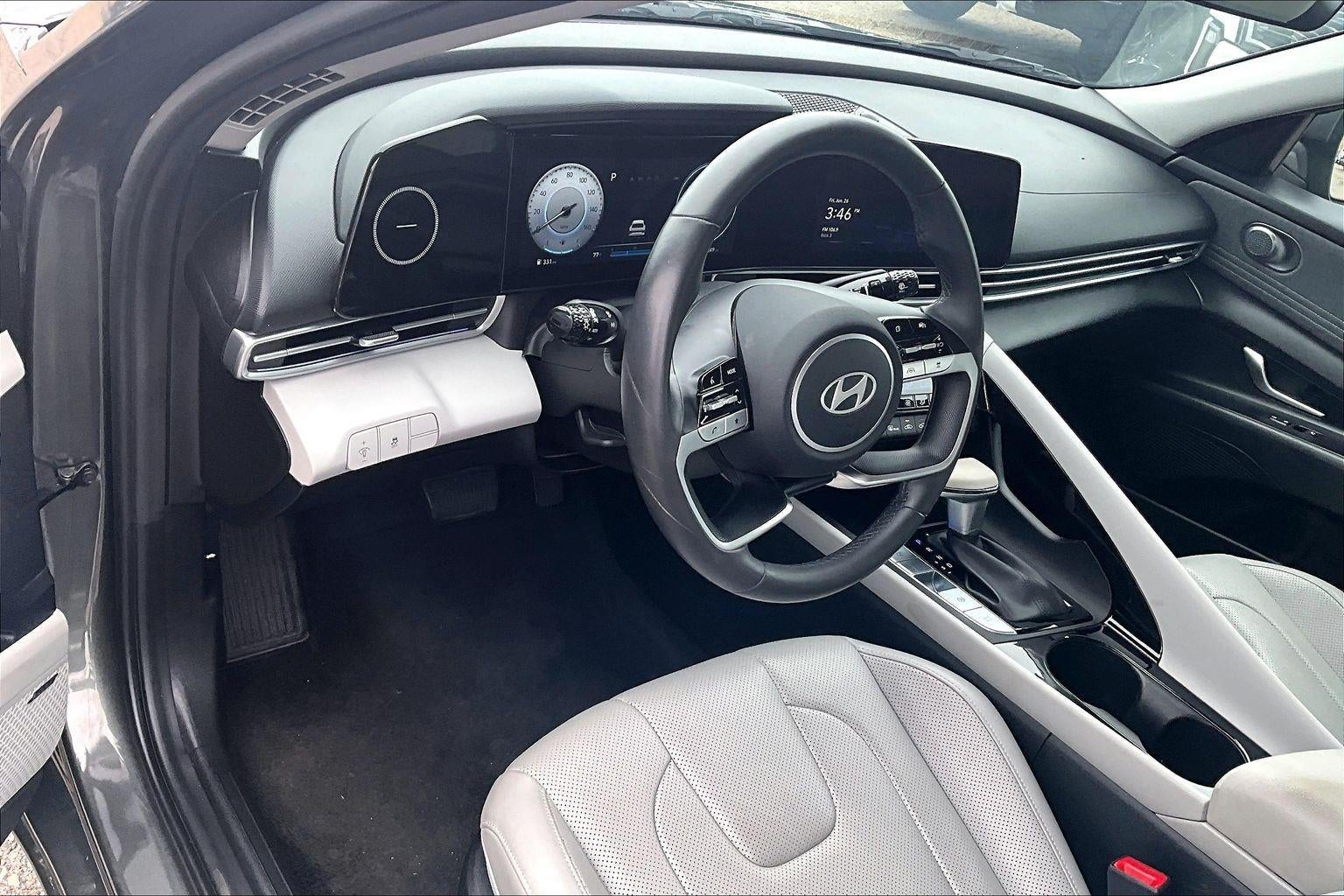 2025 Hyundai Elantra Limited - Photo 14