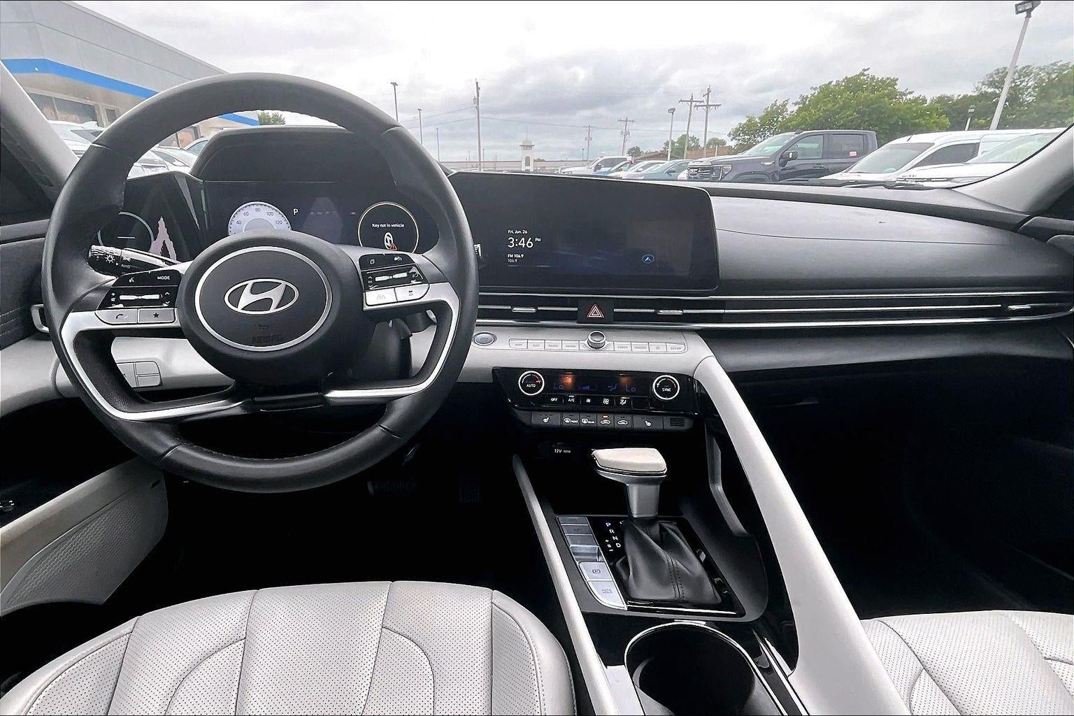 2025 Hyundai Elantra Limited - Photo 15