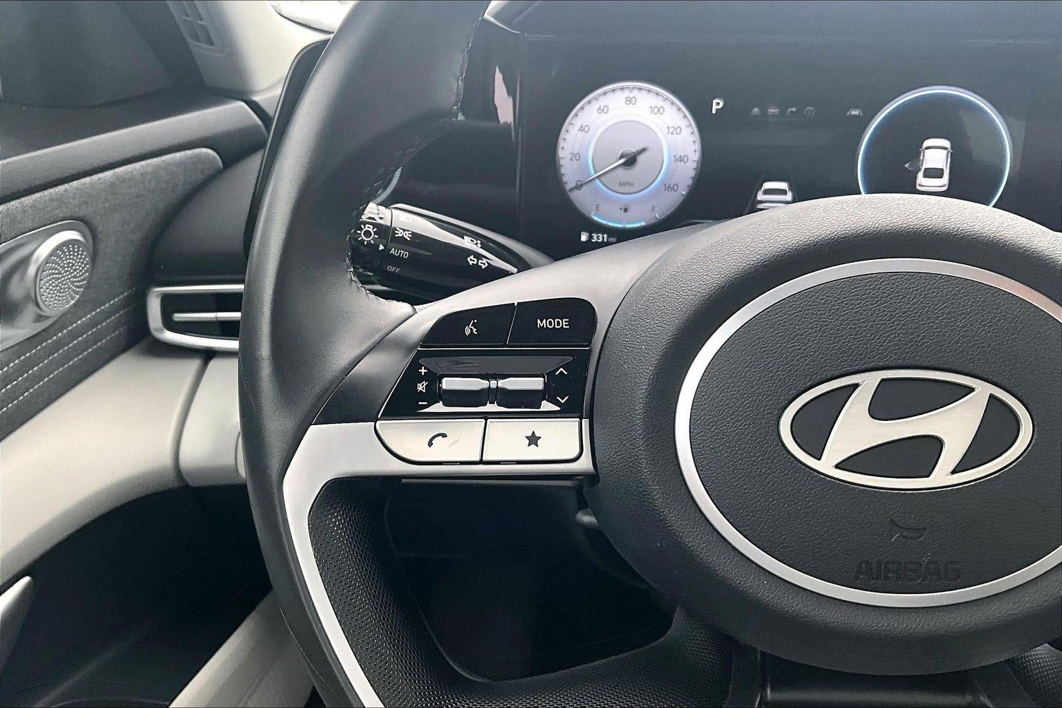 2025 Hyundai Elantra Limited - Photo 18